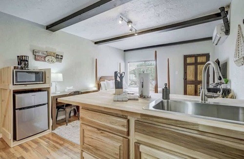 West Colorado Springs Apartamento | The San Ayre Court Studio