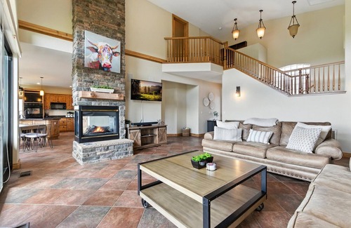 Williamson Casa | The Sanctuary at Prescott-Downtown-Hot Tub & Views