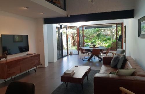 South Fremantle Apartamento | The Sanctuary - garden oasis in South Fremantle