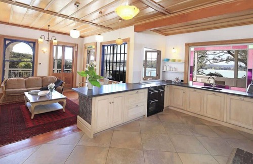 Oneroa Casa | The Sanctuary - Stay Waiheke