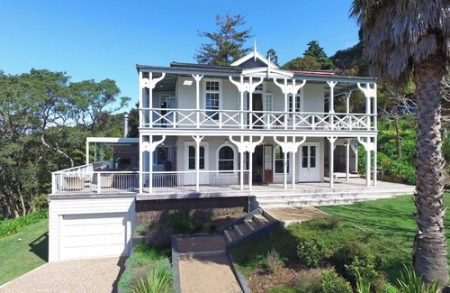 Oneroa Casa | The Sanctuary - Stay Waiheke