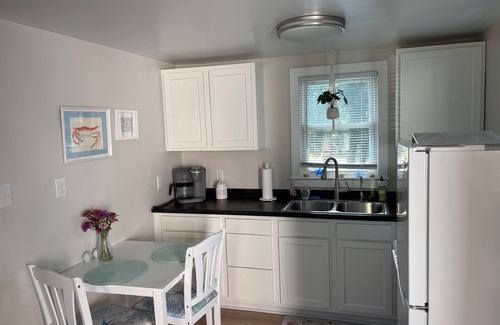 North Carolina Coast Apartamento | The Sand Bucket is within walking distance to the beach and boardwalk.