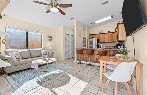Biltmore Beach Casa | The Sand Dollar King Bed 6 Min Walk to Beach!