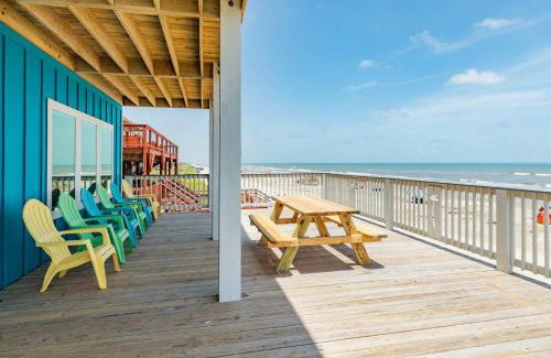 Surfside Beach Casa | The Sandcastle - Beachfront Home - Family Friendly