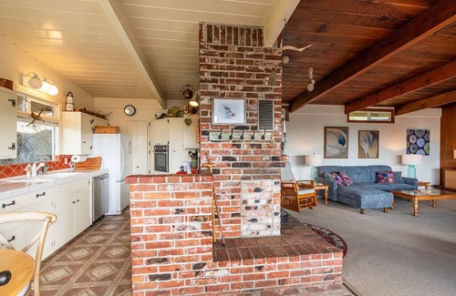 Westhaven-Moonstone Casa | The Sandpiper - Great location w/ magical ocean views & dog friendly!