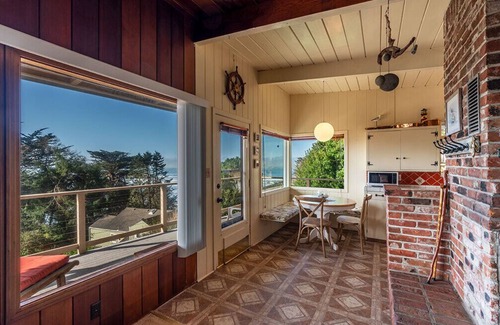Westhaven-Moonstone Casa | The Sandpiper - Great location w/ magical ocean views & dog friendly!