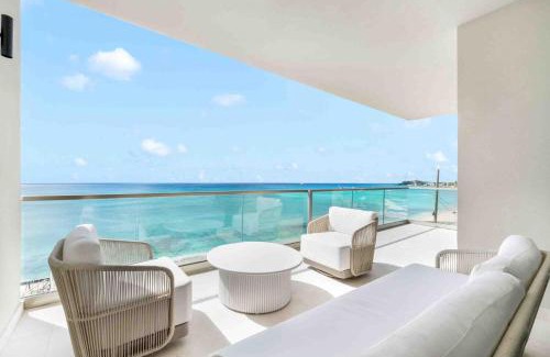Seven Mile Beach Apartamento | The Sands 5 - Last-Minute Deal Available on This Luxury Oceanfront Condo