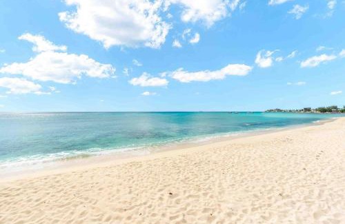 Seven Mile Beach Apartamento | The Sands 5 - Last-Minute Deal Available on This Luxury Oceanfront Condo