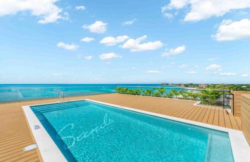 Seven Mile Beach Apartamento | The Sands 5 - Last-Minute Deal Available on This Luxury Oceanfront Condo