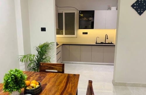 Allahabad Apartamento | The Sangam Nest by Nivaas, modern 3-bedroom apartment near Mahakumbh 2025