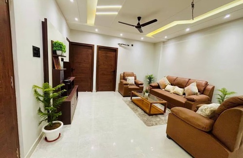 Allahabad Apartamento | The Sangam Nest by Nivaas, modern 3-bedroom apartment near Mahakumbh 2025