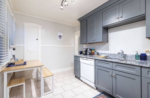 Lower Avenues Apartamento | The Sapphire Suite - Downtown Historic Aves Apt