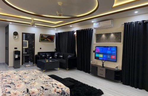 Multan Apartamento | The Sapphire Suites