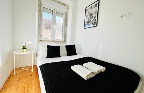 Penha de Franca Apartamento | The Sarmento House - NO 2D - Historical Two-Bedroom Apartment