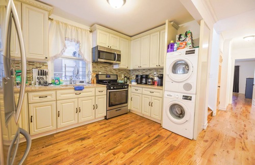 Crown Heights Casa | The Schenectady House - Unit 2 Executive Room 1-Bedroom/Private Bath