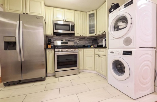 Crown Heights Casa | The Schenectady House - Unit 1 Standard Large Room/Shared Bath & Common Areas