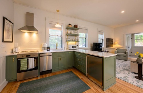 Hebron Casa | The SchoolHouse