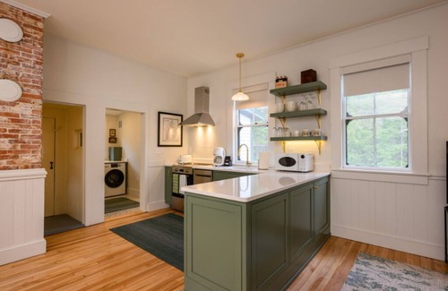 Hebron Casa | The SchoolHouse