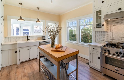East Beach Casa | The Sea Captain's House - Coastal East Beach Luxury