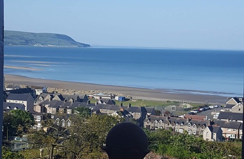 Barmouth Casa | The sea captains house, with stunning views over Barmouth. Sleeps 12, Hot tub +