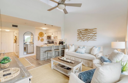 Chivas Bluff Condominio | The Sea Chord | Gulf & Lake Views | Balcony + Pool