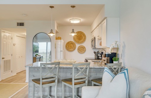 Chivas Bluff Condominio | The Sea Chord | Gulf & Lake Views | Balcony + Pool