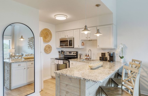 Chivas Bluff Condominio | The Sea Chord | Gulf & Lake Views | Balcony + Pool