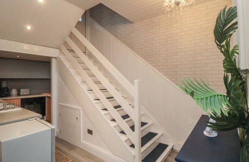 Saltburn-by-the-Sea Cabaña | THE SEA ESCAPE, pet friendly, with a garden in Saltburn-By-The-Sea