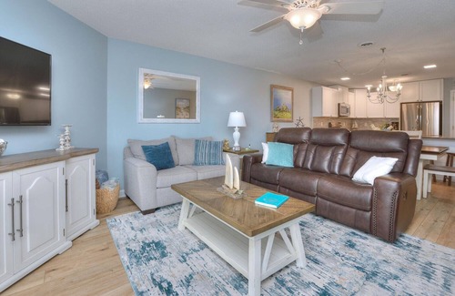 Long Beach Condominio | The Sea Pearl - Ocean Front Condo on Oak Island - Sleeps 9 - 3bed/2bath