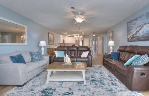 Long Beach Condominio | The Sea Pearl - Ocean Front Condo on Oak Island - Sleeps 9 - 3bed/2bath