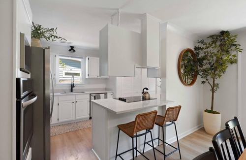Isle of Palms Casa | The Sea Shadow - Walk to the Beach!