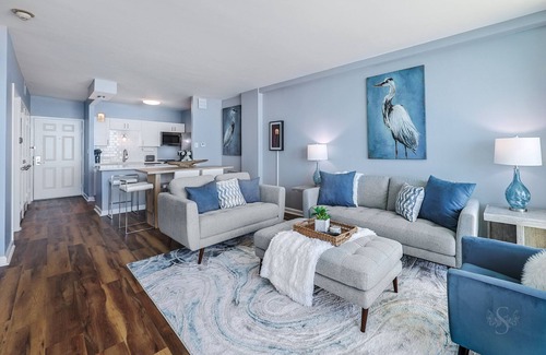 Beachtown Condominio | The Sea Spot at The Galvestonian-Private Balcony-Beachfront-Heated Pool!