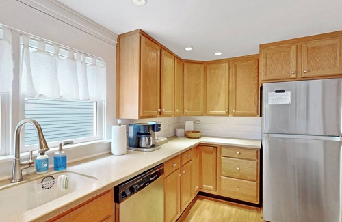 Historic District Casa | THE SEADOG SHANTY- 2 BD, 2 BA - SLEEPS 6 *Pet Friendly*