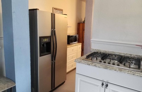Galveston Apartamento | The Seahorse Apt - Lakeside and 2 blocks to the Beach