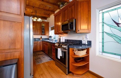 Cayucos Casa | The Seal House: Oceanfront Bliss with Private Beach Access, Dog Friendly!