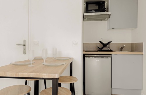 Decines-Charpieu Apartamento | The Secret Garden