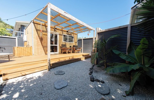 New Plymouth Casa | The Secret Studio, Outdoor Bath & Pizza Oven