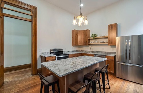 Frankfort Apartamento | The Selbert - In the Heart of The Bourbon Trail!