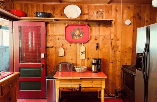 Camp Nelson Cabina | The Sequoia Time Capsule: Spa, Walk 2 Giant Sequoias, River, Fish, Bike, Saloon