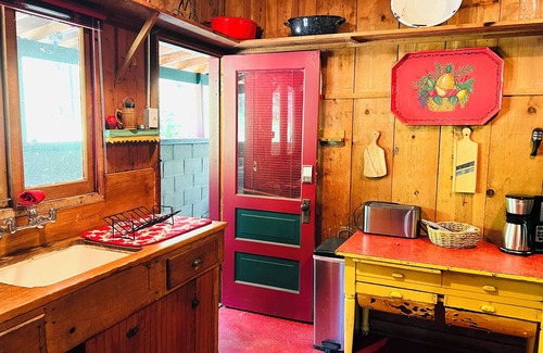 Camp Nelson Cabina | The Sequoia Time Capsule: Spa, Walk 2 Giant Sequoias, River, Fish, Bike, Saloon