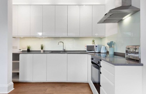 Prince's Apartamento | The Shard View of London on Terrace! 4 BedRoom Luxury Flat in Central London!