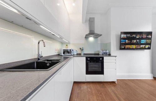 Prince's Apartamento | The Shard View of London on Terrace! 4 BedRoom Luxury Flat in Central London!