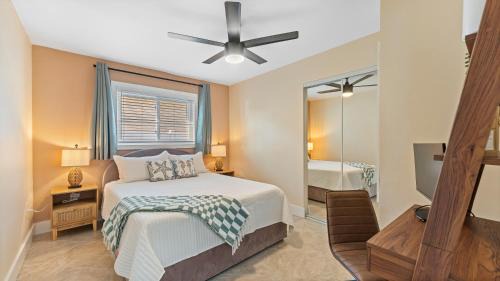 Cocoa Beach Apartamento | The Shark Tank Cocoa Beach - Beach Boho, Downtown, 5-Min Walk to Beach, Shops & Bars