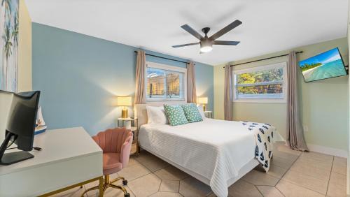 Cocoa Beach Apartamento | The Shark Tank Cocoa Beach - Margaritaville, Downtown, 5-Min Walk to Beach, Shops & Bars