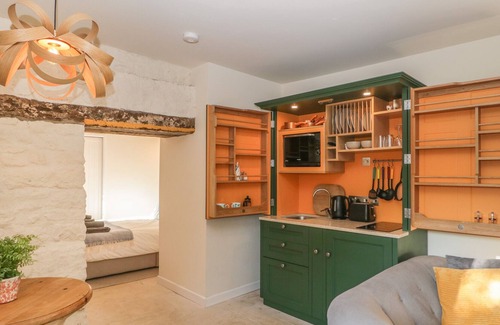 East Horrington Otro | THE SHEEP SHACK, pet friendly, with a garden in Shepton Mallet
