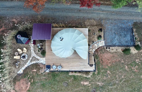 Alexander Casa | The Shell Dome ~Sauna ~Outdoor Shower ~Mtn Views ~Movie Projector ~Labyrinth