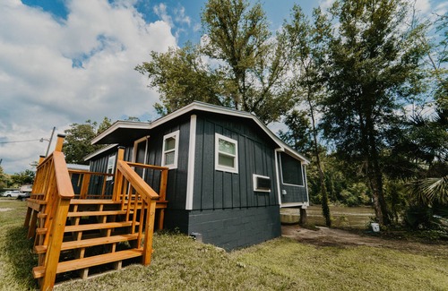Wewahitchka Cabina | The "Shellcracker" on the Cutoff