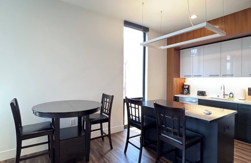 East Village Apartamento | The Shift: Cozy 1BR Apartment with WiFi & AC in Downtown San Diego