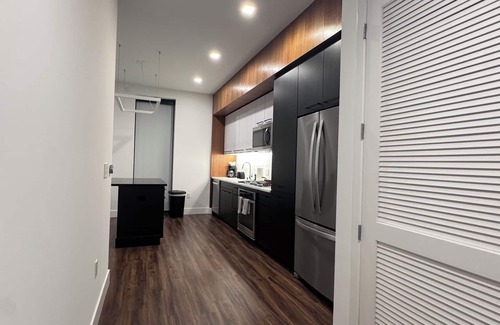 East Village Apartamento | The Shift – Designer 1BRs with rooftop pool, gym, and quartz interiors.