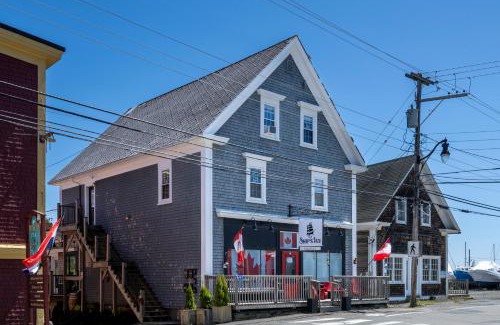 Mahone Bay Hotel | The Ships Inn